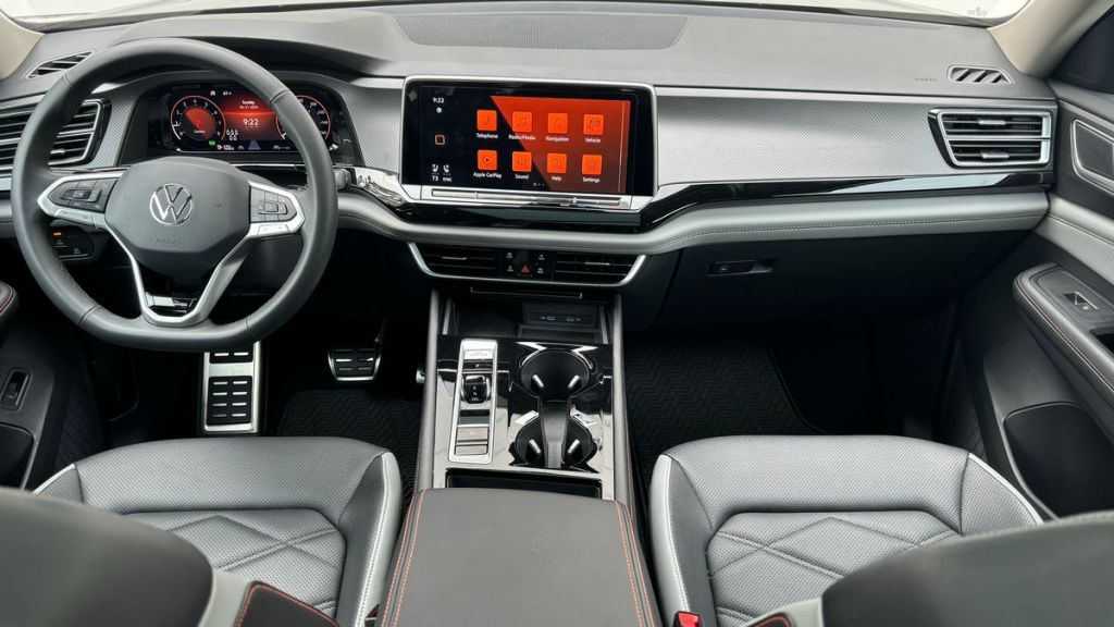 2025 Volkswagen Atlas interior