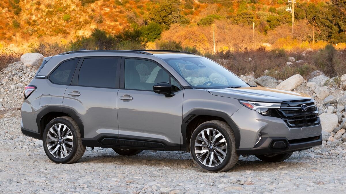 2025-subaru-forester-front-right-3qtr-jpg