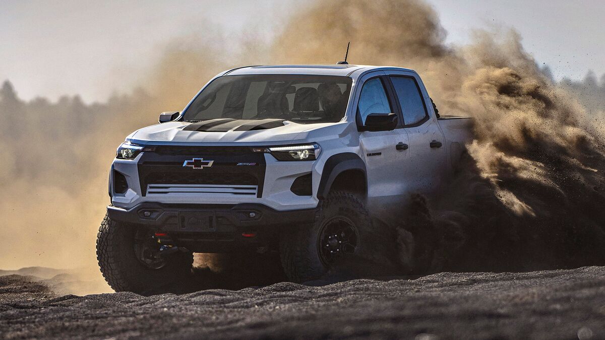 2026-chevrolet-colorado-zr2-bison-front-3-qtr-driving